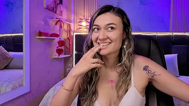 Im-Lola online show from 11/25/25, 07:36