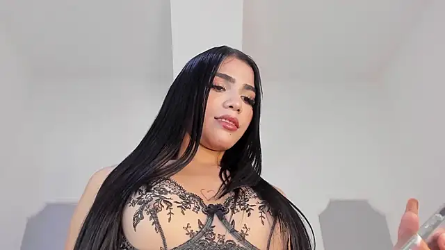 Snapshot of roxana_scott1 chatting on 04/25/26, 03:42 roxana scott1 online show from 04/25/26, 03:42