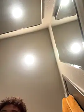 Snapshot of Bornmaccin223 chatting on 10/29/25, 07:32 Bornmaccin223 online show from 10/29/25, 07:32