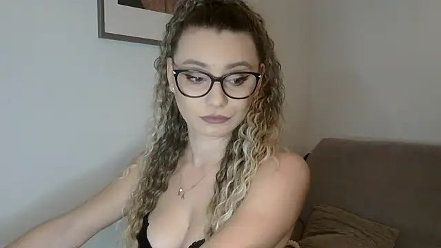 AlessiaCreed online show from 10/29/25, 09:49