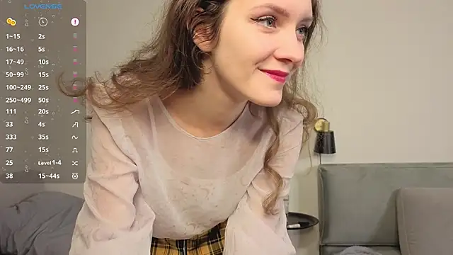 LauraYoungg online show from 11/28/25, 08:44