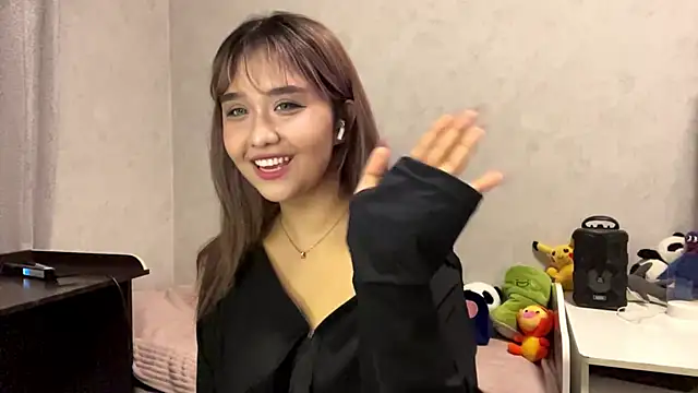 Snapshot of LovelyLara chatting on 11/05/25, 05:57 LovelyLara online show from 11/05/25, 05:57