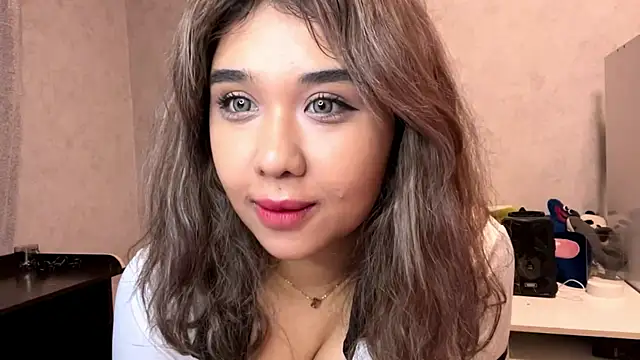 Snapshot of LovelyLara chatting on 11/09/25, 06:06 LovelyLara online show from 11/09/25, 06:06