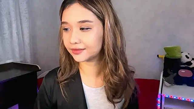 Snapshot of LovelyLara chatting on 11/21/25, 06:17 LovelyLara online show from 11/21/25, 06:17