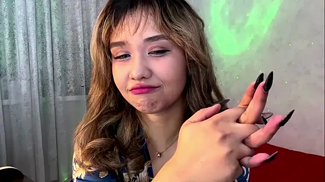 Snapshot of LovelyLara chatting on 12/02/25, 06:47 LovelyLara online show from 12/02/25, 06:47