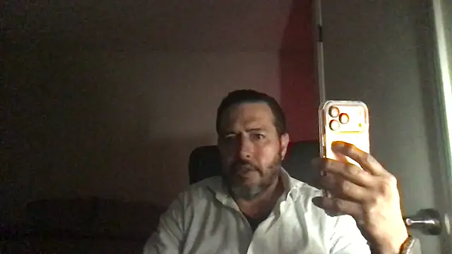 Snapshot of ezrah23 chatting on 04/06/26, 01:56 ezrah23 online show from 04/06/26, 01:56