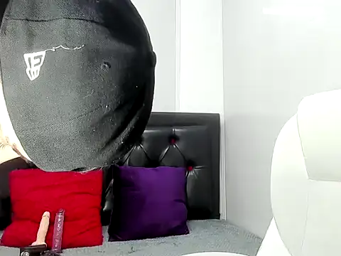 Snapshot of SubGirlRs chatting on 10/29/25, 04:53 SubGirlRs online show from 10/29/25, 04:53