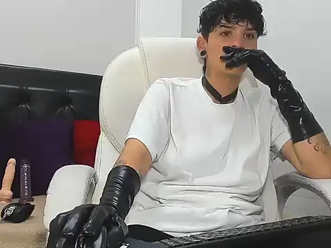 Snapshot of SubGirlRs chatting on 10/31/25, 03:02 SubGirlRs online show from 10/31/25, 03:02