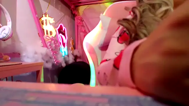 Snapshot of PrincessKDoll chatting on 11/06/25, 10:05 PrincessKDoll online show from 11/06/25, 10:05