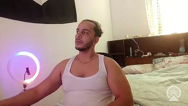 Snapshot of the_luxe_ chatting on 11/04/25, 08:52 the luxe online show from 11/04/25, 08:52