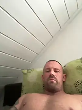 Snapshot of superbertok chatting on 11/18/25, 08:52 superbertok online show from 11/18/25, 08:52