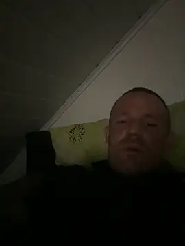 Snapshot of superbertok chatting on 11/21/25, 10:08 superbertok online show from 11/21/25, 10:08