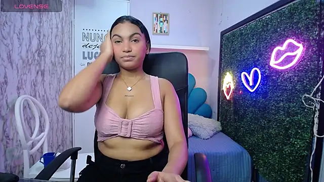 valeria martinez19 online show from 11/21/25, 03:05