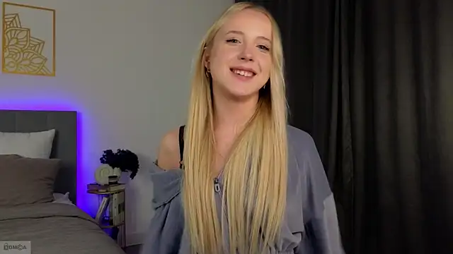 Snapshot of adele_armass chatting on 11/19/25, 10:21 adele armass online show from 11/19/25, 10:21