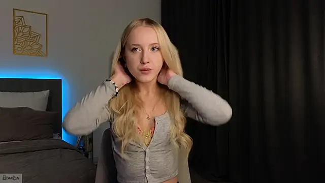 Snapshot of adele_armass chatting on 11/21/25, 10:08 adele armass online show from 11/21/25, 10:08