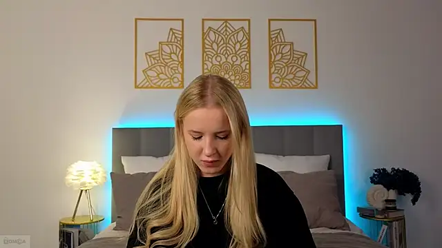 Snapshot of adele_armass chatting on 11/28/25, 10:34 adele armass online show from 11/28/25, 10:34