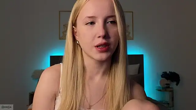 Snapshot of adele_armass chatting on 12/13/25, 10:15 adele armass online show from 12/13/25, 10:15