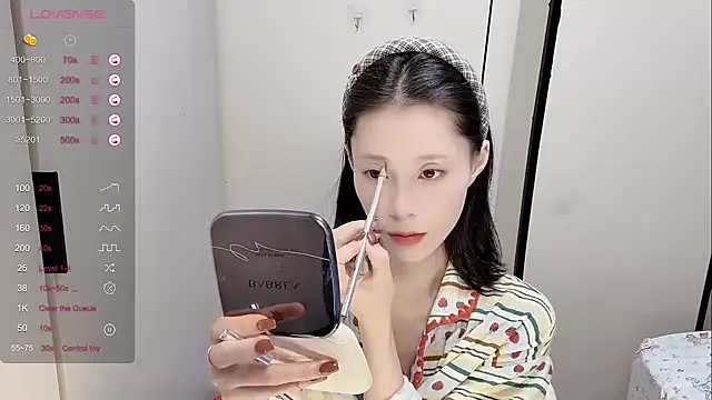 Snapshot of yuyu-33 chatting on 11/13/25, 12:20 yuyu-33 online show from 11/13/25, 12:20