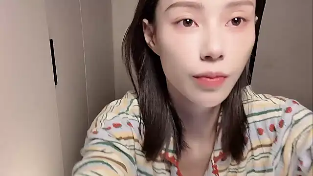 Snapshot of yuyu-33 chatting on 11/29/25, 12:41 yuyu-33 online show from 11/29/25, 12:41
