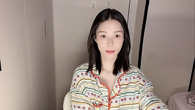 Snapshot of yuyu-33 chatting on 12/05/25, 02:47 yuyu-33 online show from 12/05/25, 02:47