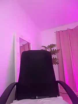 Snapshot of BabyLauritaa chatting on 03/28/26, 11:04 BabyLauritaa online show from 03/28/26, 11:04
