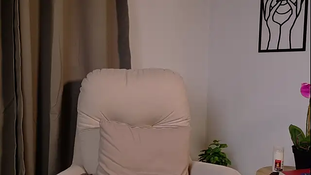 Snapshot of VictoriaNova_ chatting on 02/06/26, 12:37 VictoriaNova online show from 02/06/26, 12:37