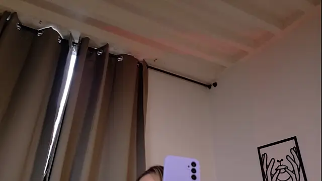 Snapshot of VictoriaNova_ chatting on 02/12/26, 04:13 VictoriaNova online show from 02/12/26, 04:13