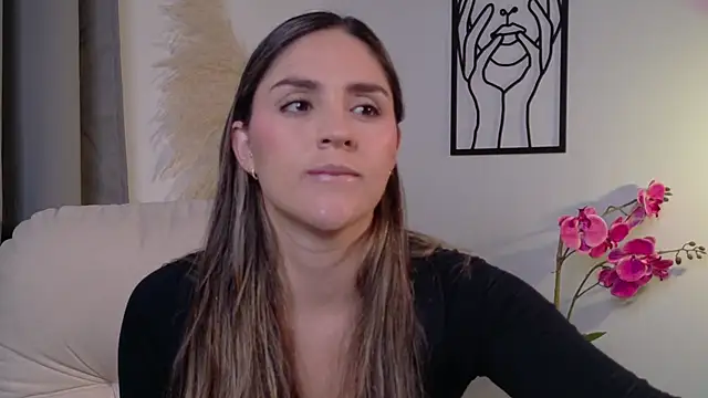 Snapshot of VictoriaNova_ chatting on 04/17/26, 01:14 VictoriaNova online show from 04/17/26, 01:14