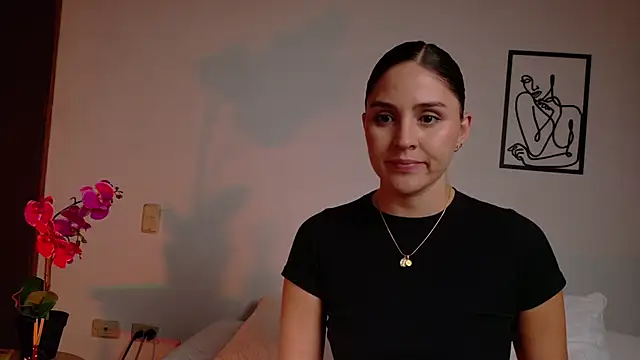 Snapshot of VictoriaNova_ chatting on 05/18/26, 06:03 VictoriaNova online show from 05/18/26, 06:03