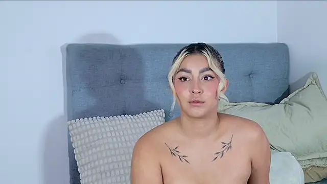 Elina Hills online show from 11/26/25, 02:07