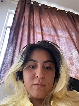 Elina Hills online show from 05/15/26, 06:04