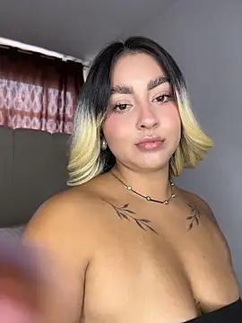 Elina Hills online show from 06/17/26, 06:53