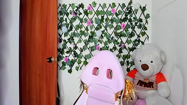 Snapshot of melani_ferraraa_ chatting on 11/05/25, 03:17 melani ferraraa online show from 11/05/25, 03:17