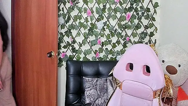 Snapshot of melani_ferraraa_ chatting on 11/13/25, 05:50 melani ferraraa online show from 11/13/25, 05:50