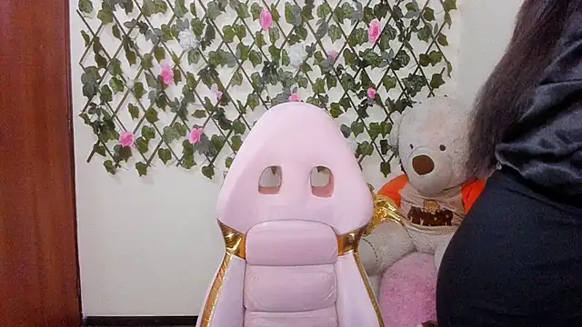 Snapshot of melani_ferraraa_ chatting on 11/26/25, 06:58 melani ferraraa online show from 11/26/25, 06:58