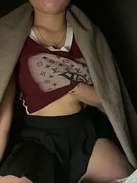 Snapshot of lylyyou chatting on 12/15/25, 12:09 lylyyou online show from 12/15/25, 12:09