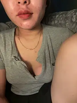 Snapshot of lylyyou chatting on 12/16/25, 01:05 lylyyou online show from 12/16/25, 01:05