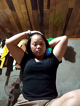 Snapshot of mai-mai22 chatting on 10/31/25, 07:04 mai-mai22 online show from 10/31/25, 07:04