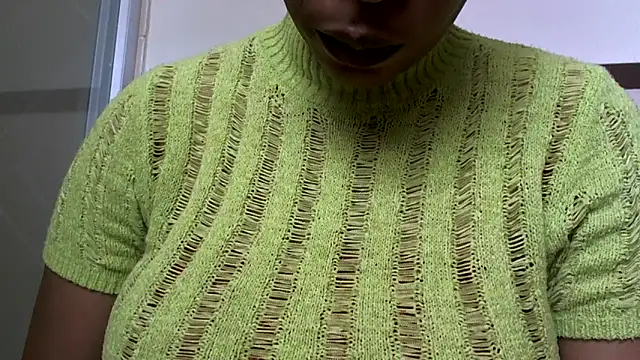 Snapshot of NewBeginnings8 chatting on 12/17/25, 12:44 NewBeginnings8 online show from 12/17/25, 12:44