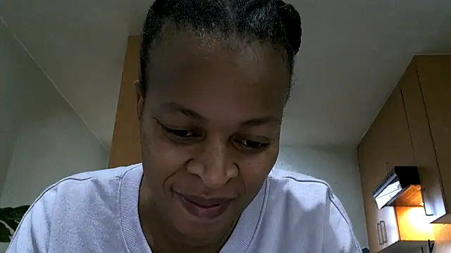 Snapshot of NewBeginnings8 chatting on 03/20/26, 06:07 NewBeginnings8 online show from 03/20/26, 06:07