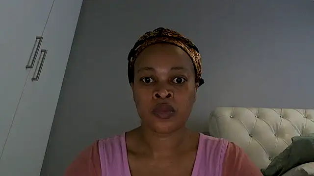 Snapshot of NewBeginnings8 chatting on 04/15/26, 09:05 NewBeginnings8 online show from 04/15/26, 09:05