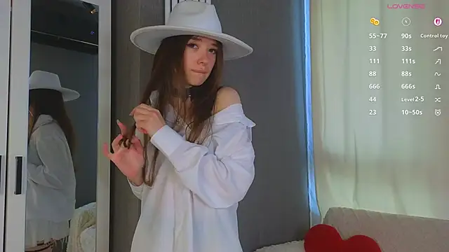 tinyanie online show from 06/12/26, 04:28
