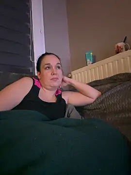 Snapshot of Girlysensuelle chatting on 11/17/25, 08:47 Girlysensuelle online show from 11/17/25, 08:47