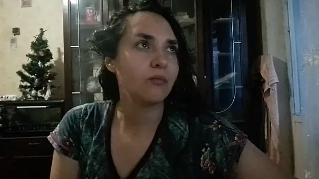 Snapshot of VoulezVous_Angel chatting on 12/15/25, 05:44 VoulezVous Angel online show from 12/15/25, 05:44