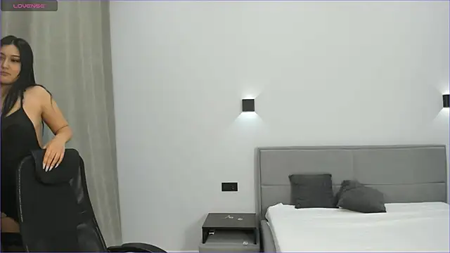 Snapshot of Yunamini chatting on 11/03/25, 07:26 Yunamini online show from 11/03/25, 07:26