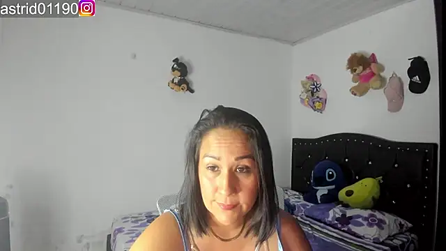 astrid sexy1 online show from 11/05/25, 01:05