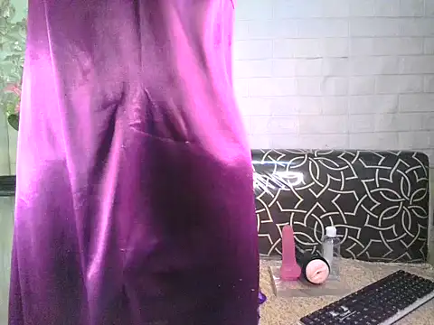 Snapshot of queensilver chatting on 12/01/25, 03:55 queensilver online show from 12/01/25, 03:55