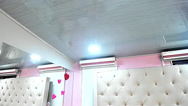 scarlett leblanc  online show from 07/04/26, 12:22