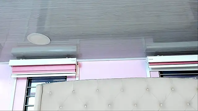 scarlett leblanc  online show from 08/04/26, 11:57