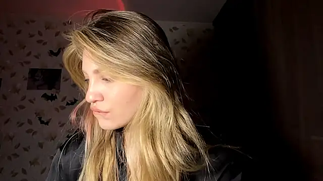 OrethaEredia online show from 11/01/25, 03:14